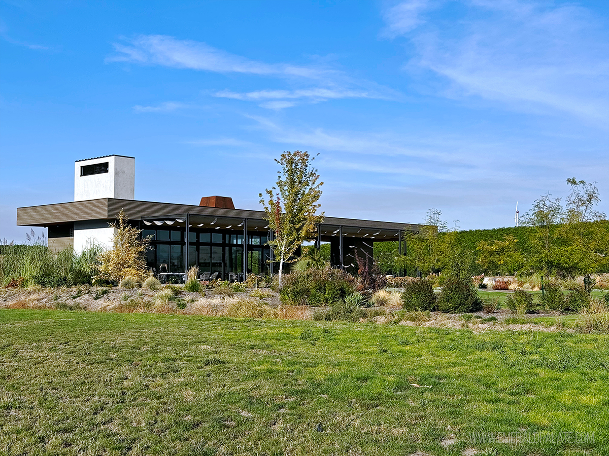 exterior of a modern tasting room, one of the best Walla Walla wineries