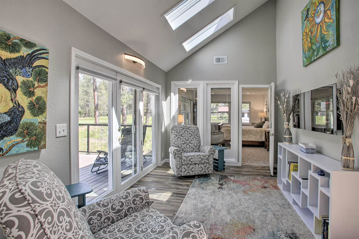 Sunroom in a cabin near one of the ski resorts in Washington